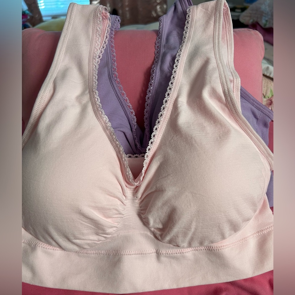 Two pack of 2X genie bras.